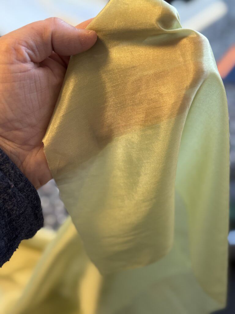 Ideal für die Hong Kong Verzauberung ist leichter Futterstoff