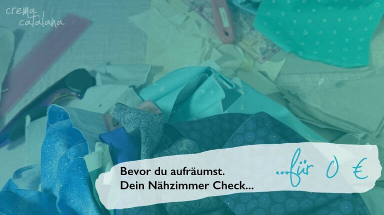 Chaotischer Nähzimmer-Arbeitstisch vor der Analyse