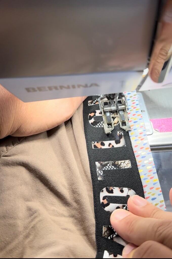 Nahtzugabe markieren mit Washi-Tape auf der Stichplatte einer BERNINA Nähmaschine