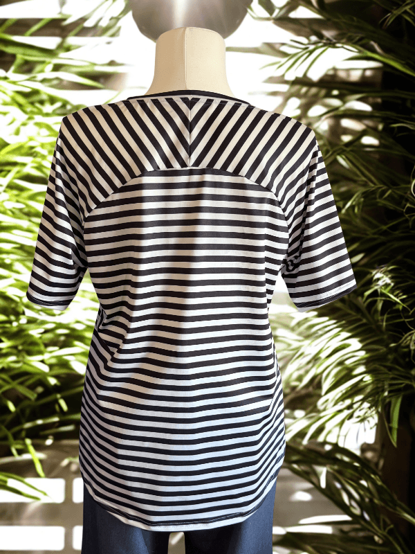 Gestreiftes Bethioua-Shirt aus Funktionslycra als Sport- und Wandershirt