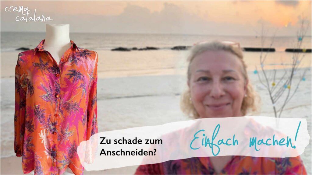 Seidenbluse Alea mit Palmenmuster auf Schneiderpuppe vor Strandkulisse, Beitragsbild zum Thema Stoff zu schade zum Anschneiden